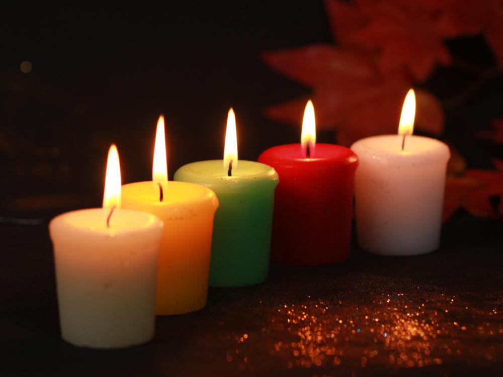 Nếu buộc phải đốt nến trong Giờ Trái đất, ít nhất hãy dùng một cây nến làm từ sáp ong